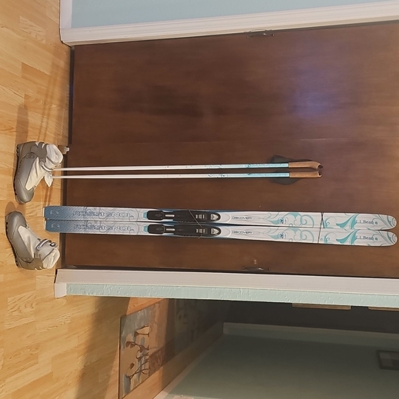 Cross Country Skis, Rossignol LLBean edition size 160, with alloy poles and boot - Picture 11 of 12